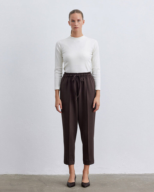 Bitter Brown Scuba Elastic Pocket Carrot Cut Trousers
