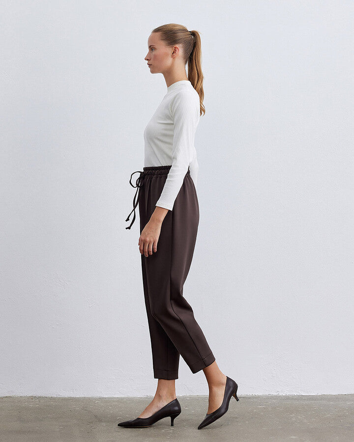 Bitter Brown Scuba Elastic Pocket Carrot Cut Trousers